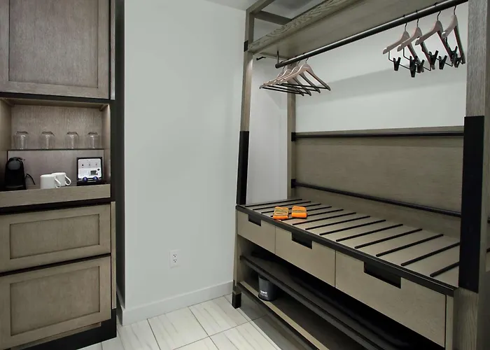 Hotel Canopy By Hilton Downtown Short North 4*
